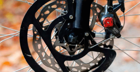 trececatorce-curso-mecanica-bicicleta-imagen-curso-montaje-de-frenos-hidraulicos-bicicletas